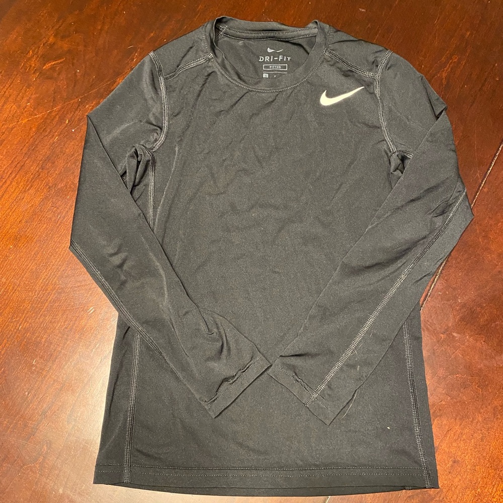 Long sleeve fitted Nike boys dry fit shirt